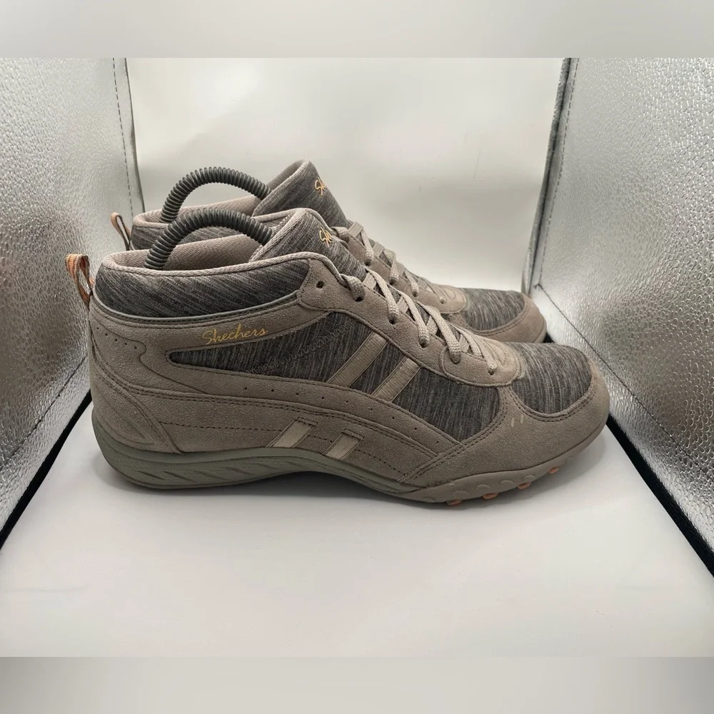 Skechers gently used